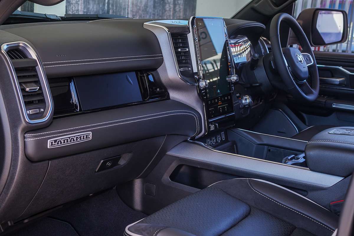 2025 RAM 1500 Laramie Sport Hurricane SO RamBox DT 4X4 SWB