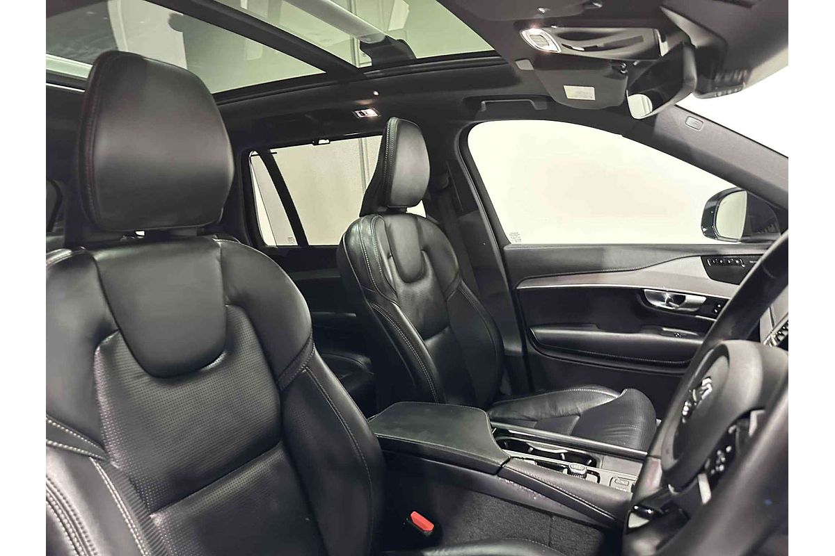 2022 Volvo XC90 B6 R-Design