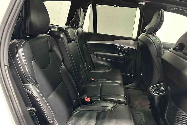 2022 Volvo XC90 B6 R-Design