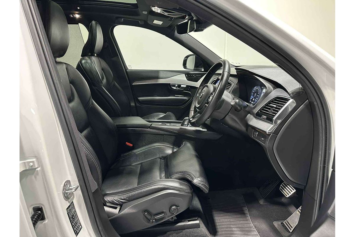 2022 Volvo XC90 B6 R-Design