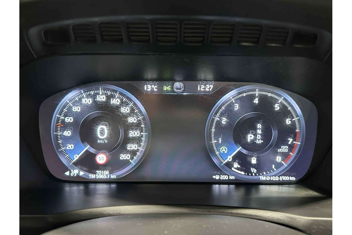 2022 Volvo XC90 B6 R-Design