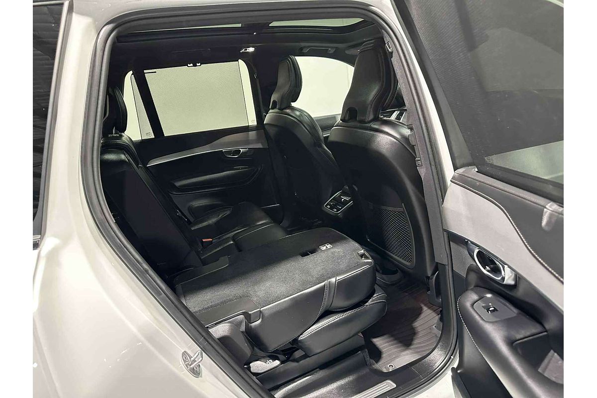 2022 Volvo XC90 B6 R-Design