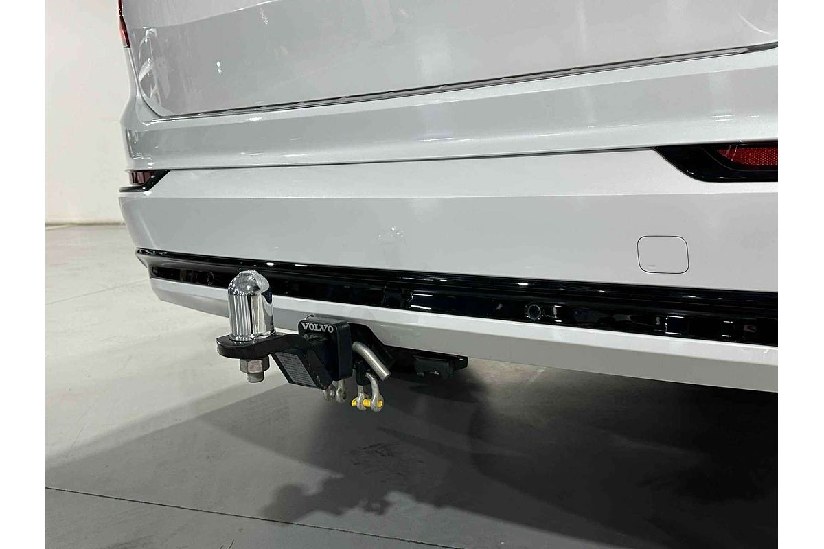 2022 Volvo XC90 B6 R-Design