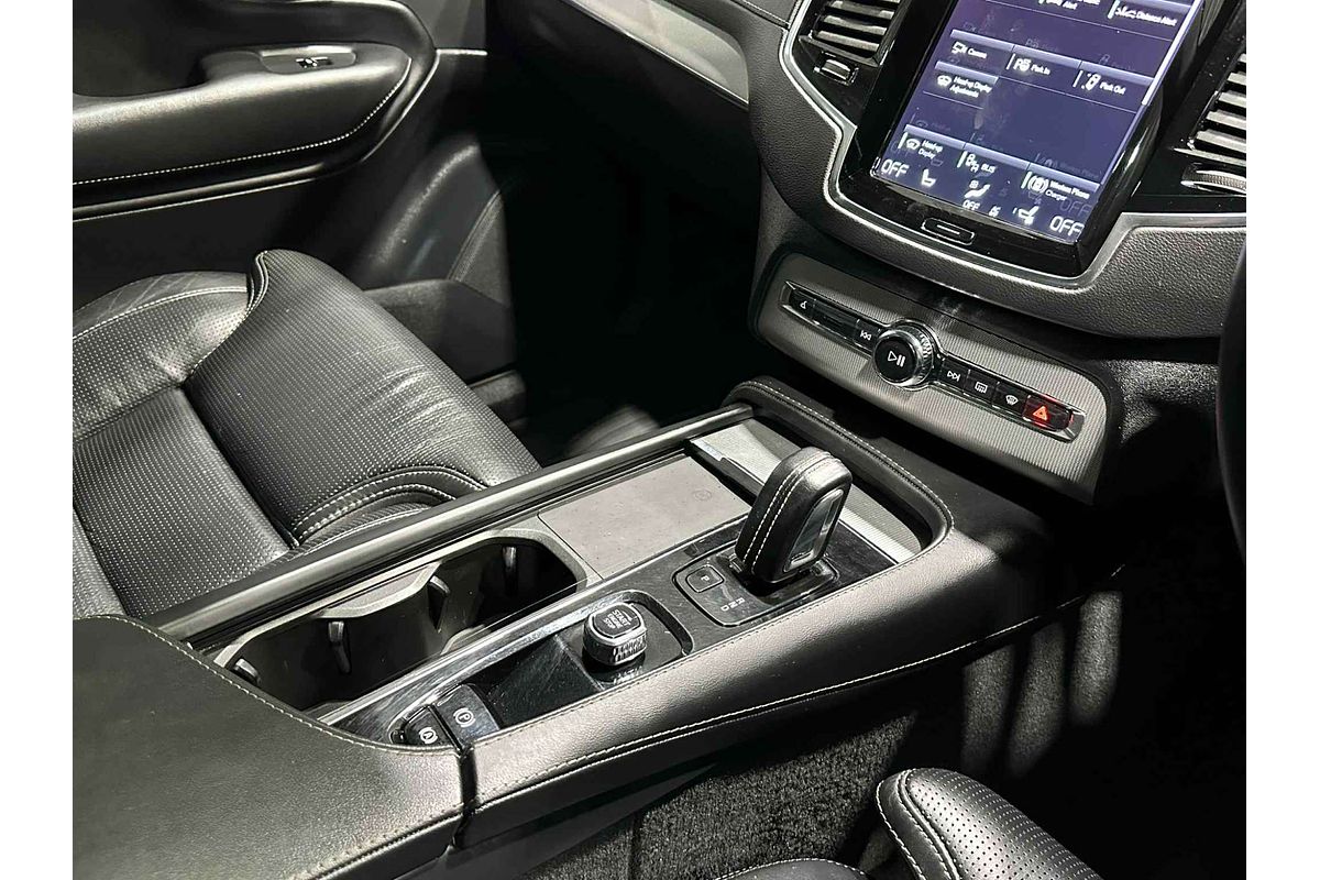 2022 Volvo XC90 B6 R-Design