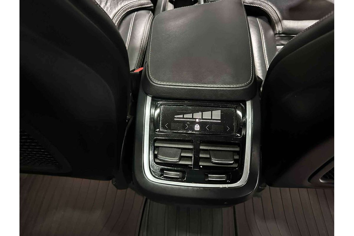 2022 Volvo XC90 B6 R-Design