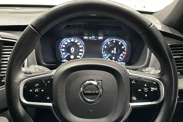 2022 Volvo XC90 B6 R-Design