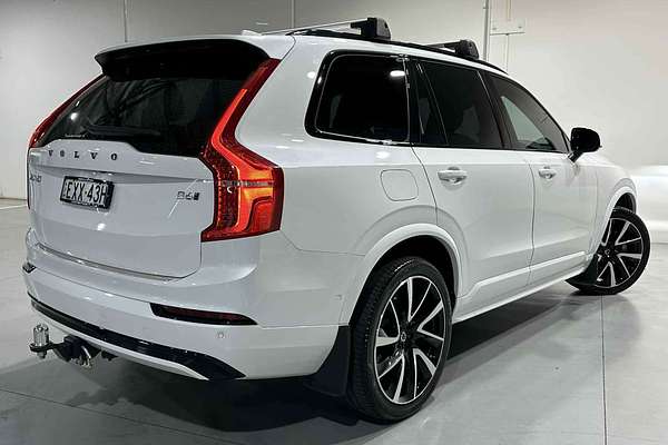 2022 Volvo XC90 B6 R-Design