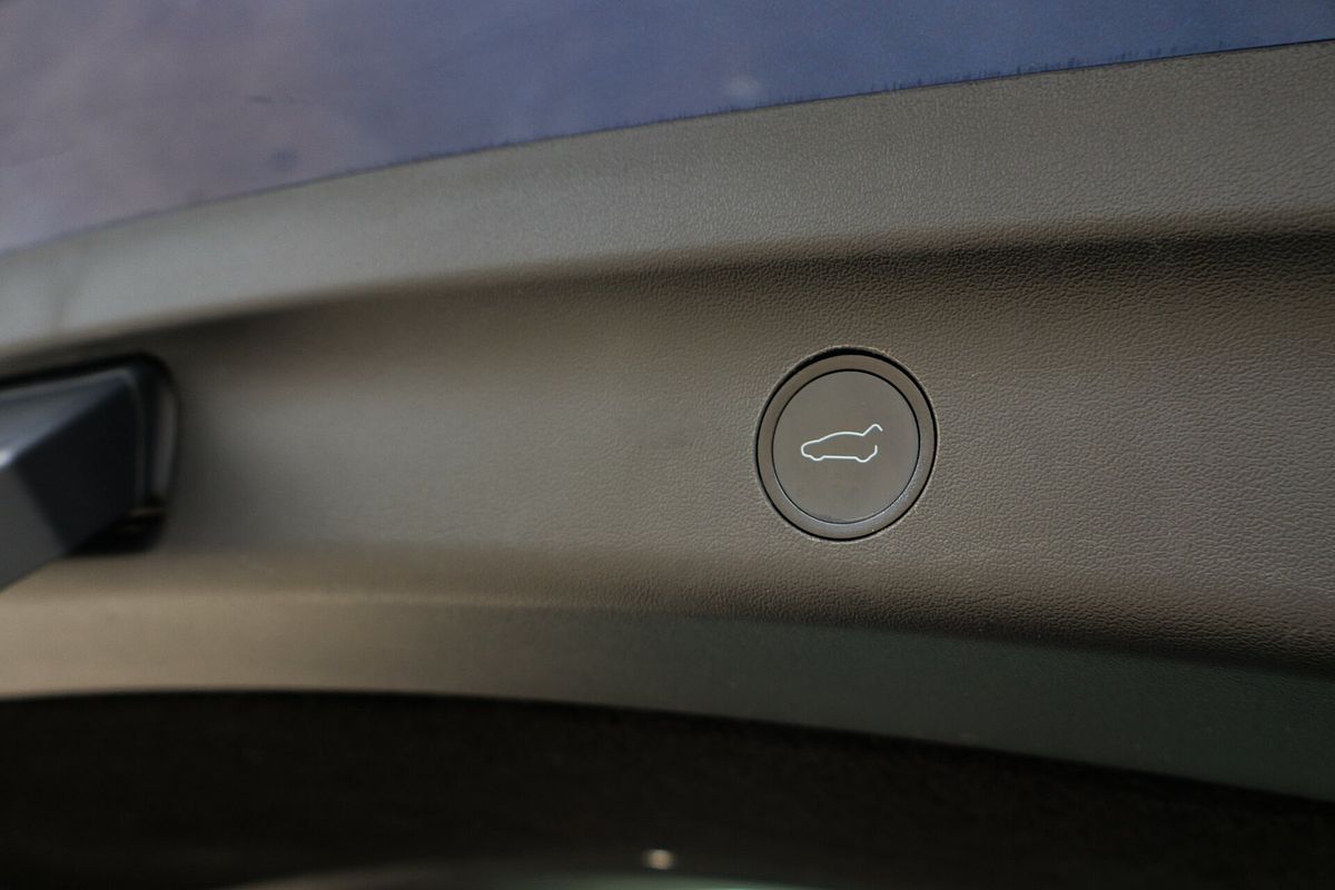 2023 Tesla Model Y Rear-Wheel Drive