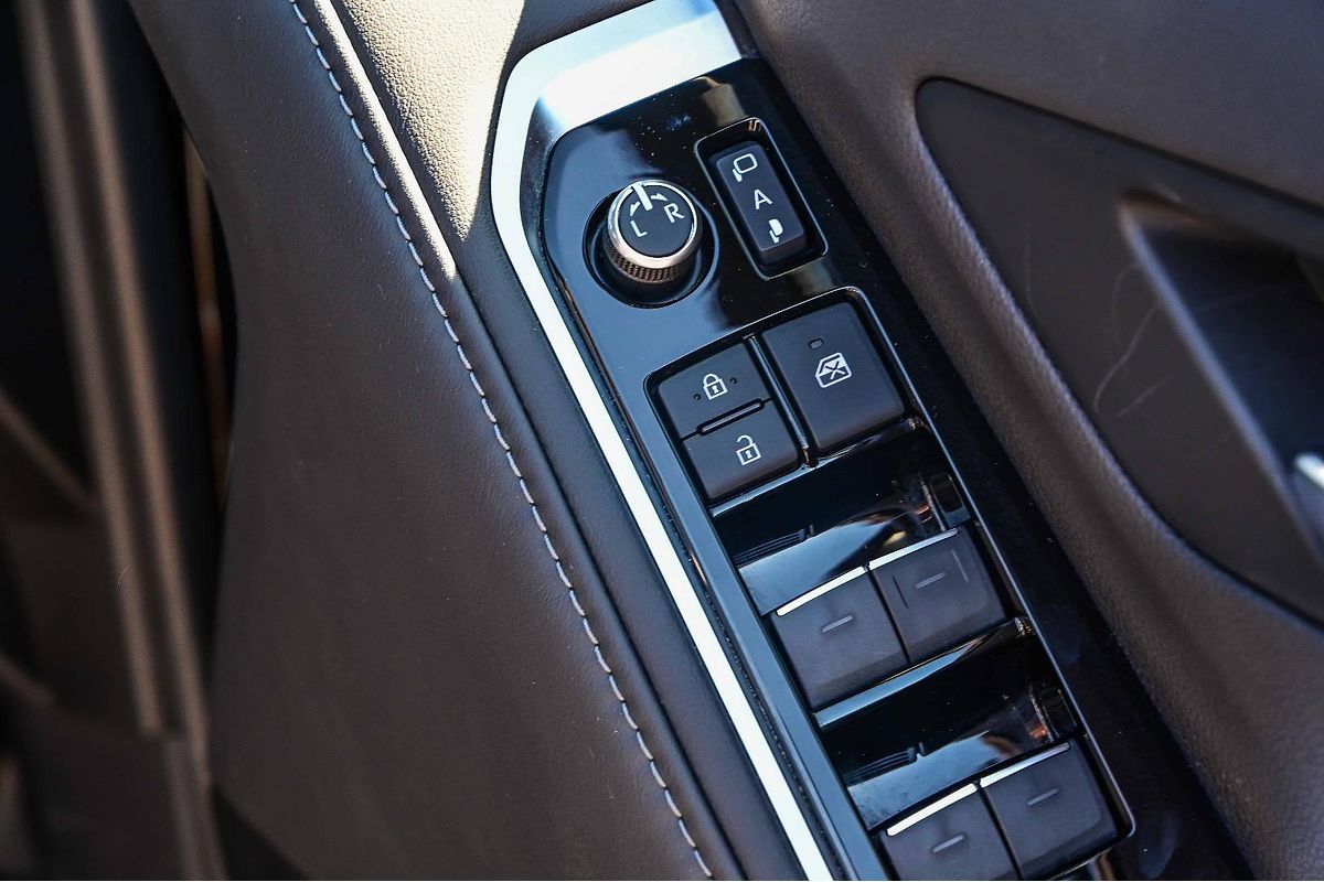 2023 Toyota Landcruiser VX FJA300R