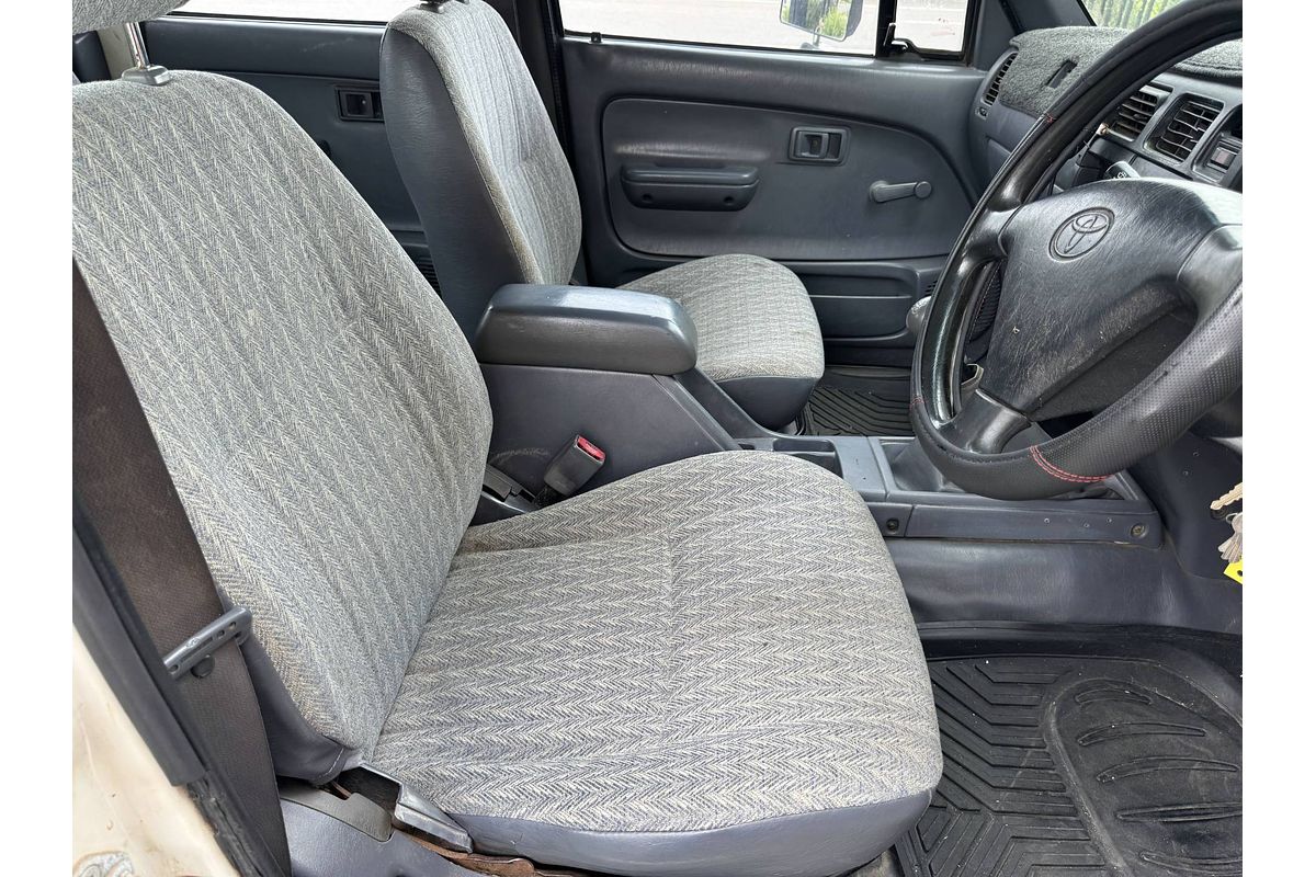 2004 Toyota Hilux DUAL CAB