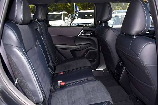 2024 Mitsubishi Outlander Black Edition ZM