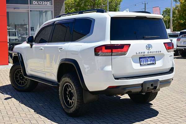 2022 Toyota Landcruiser Sahara FJA300R