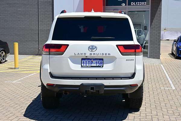 2022 Toyota Landcruiser Sahara FJA300R