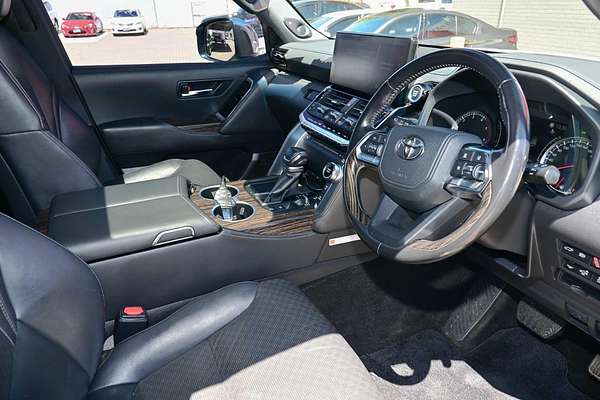 2022 Toyota Landcruiser Sahara FJA300R