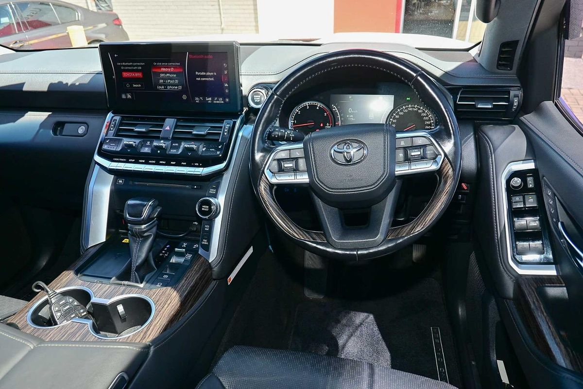 2022 Toyota Landcruiser Sahara FJA300R