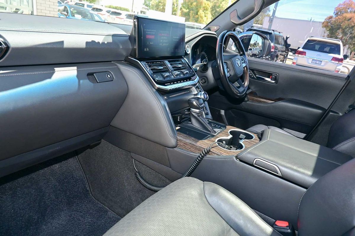 2022 Toyota Landcruiser Sahara FJA300R