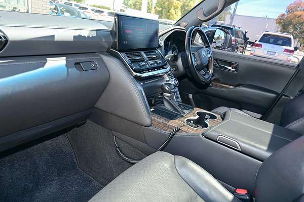 2022 Toyota Landcruiser Sahara FJA300R