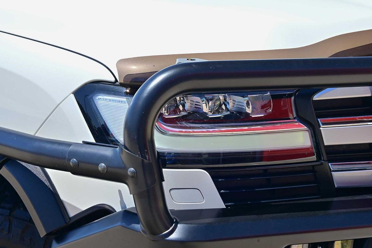 2022 Toyota Landcruiser Sahara FJA300R