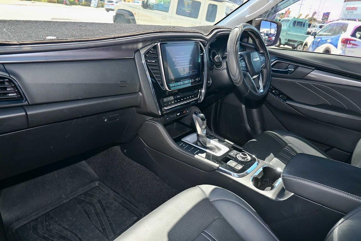 2022 Isuzu MU-X LS-T