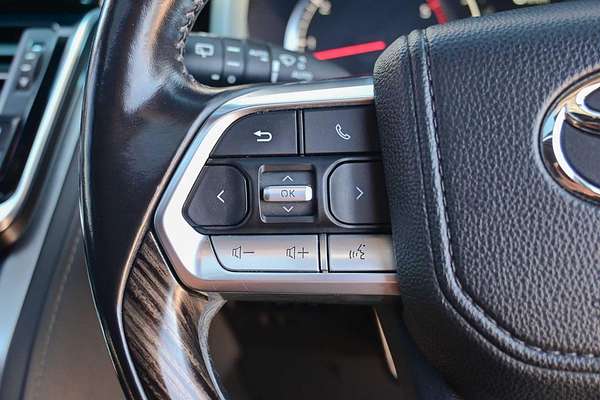 2022 Toyota Landcruiser Sahara FJA300R