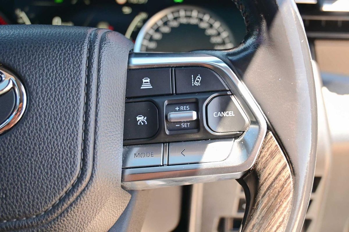 2022 Toyota Landcruiser Sahara FJA300R