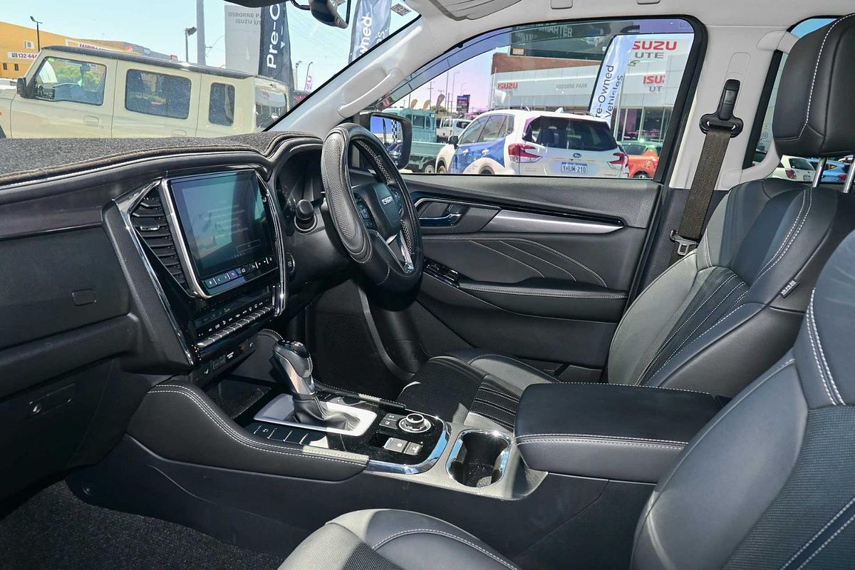 2022 Isuzu MU-X LS-T