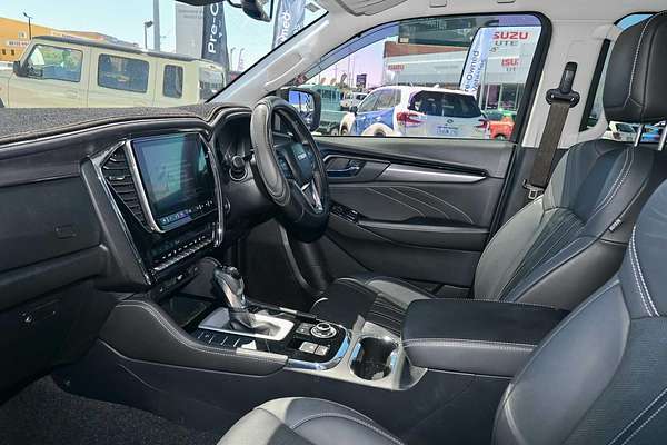 2022 Isuzu MU-X LS-T