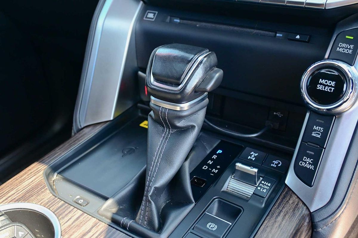 2022 Toyota Landcruiser Sahara FJA300R