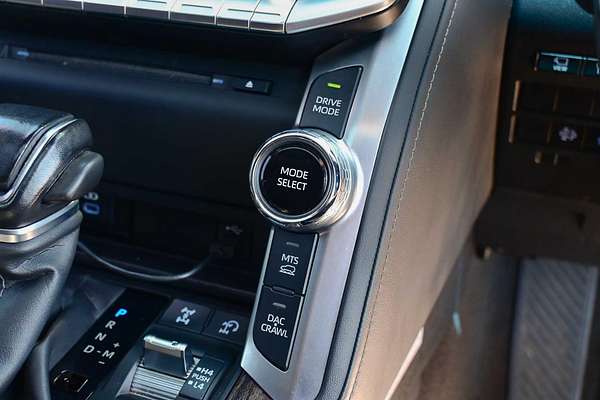 2022 Toyota Landcruiser Sahara FJA300R