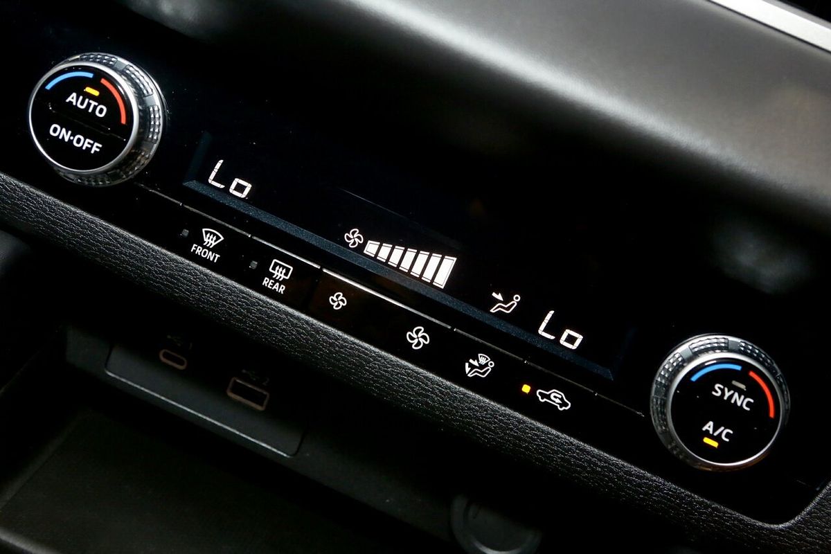 2024 Mitsubishi Outlander ES ZM