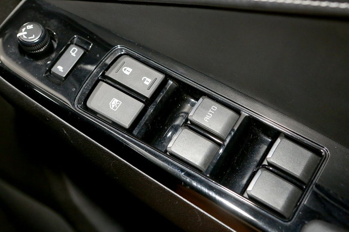 2023 Isuzu MU-X LS-T