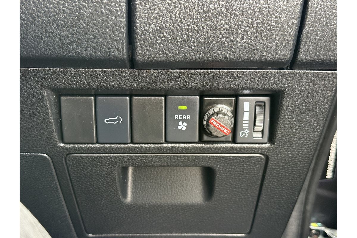 2022 Isuzu MU-X LS-T