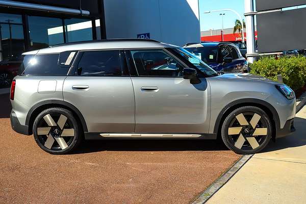 2024 MINI Countryman SE Favoured U25