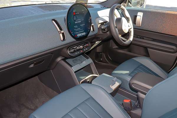 2024 MINI Countryman SE Favoured U25