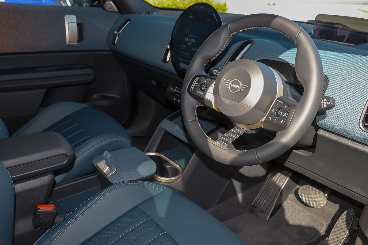 2024 MINI Countryman SE Favoured U25