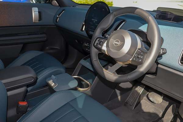 2024 MINI Countryman SE Favoured U25