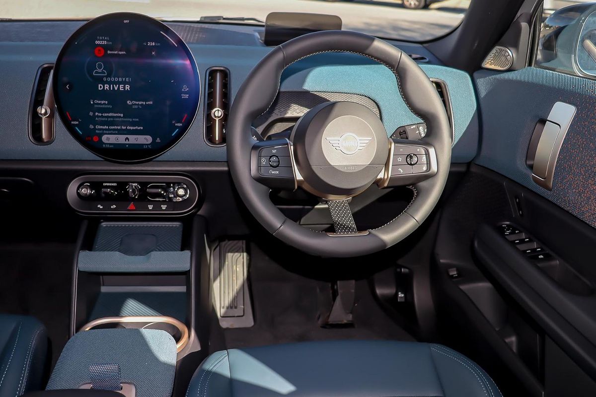 2024 MINI Countryman SE Favoured U25