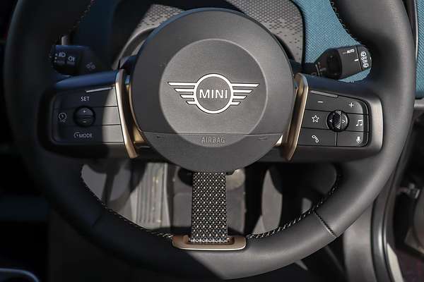 2024 MINI Countryman SE Favoured U25