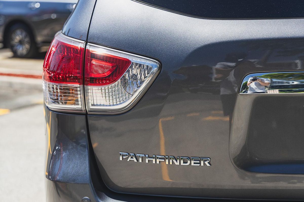 2016 Nissan Pathfinder ST R52