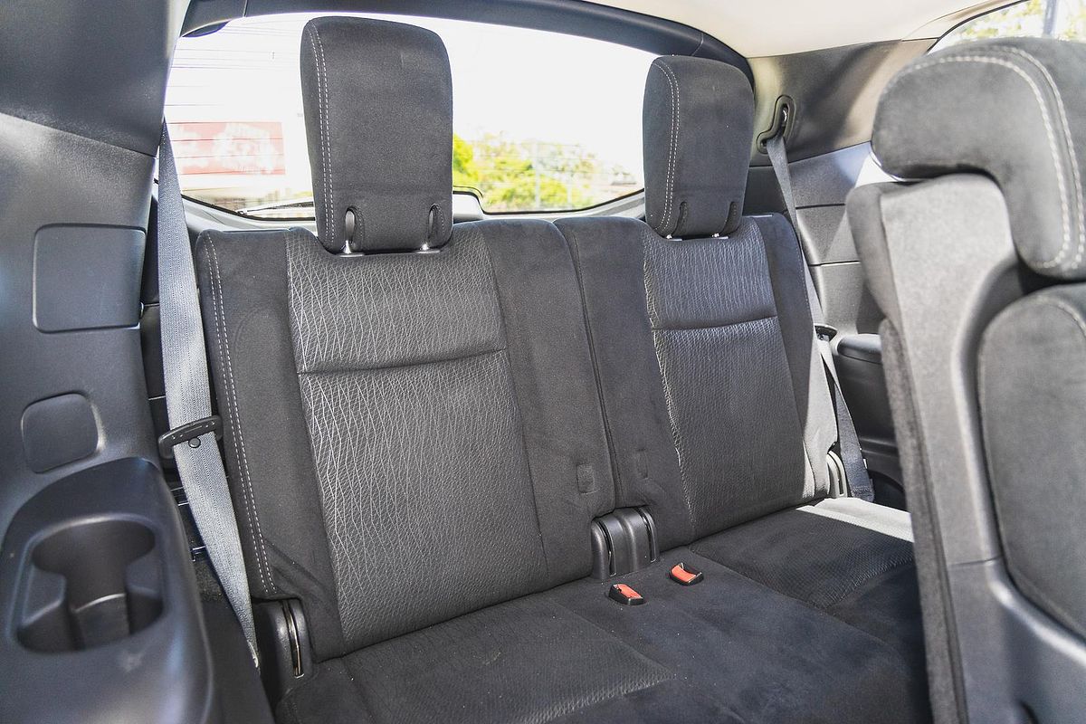 2016 Nissan Pathfinder ST R52