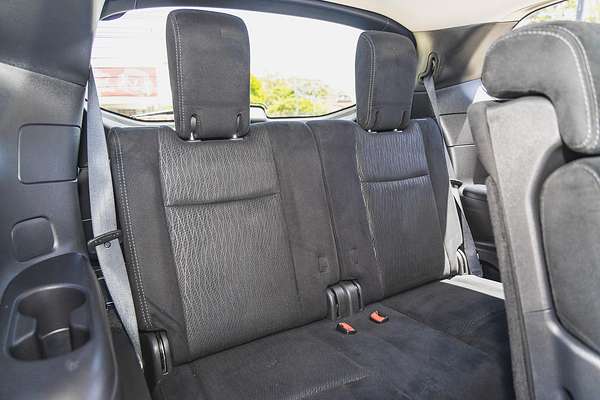 2016 Nissan Pathfinder ST R52