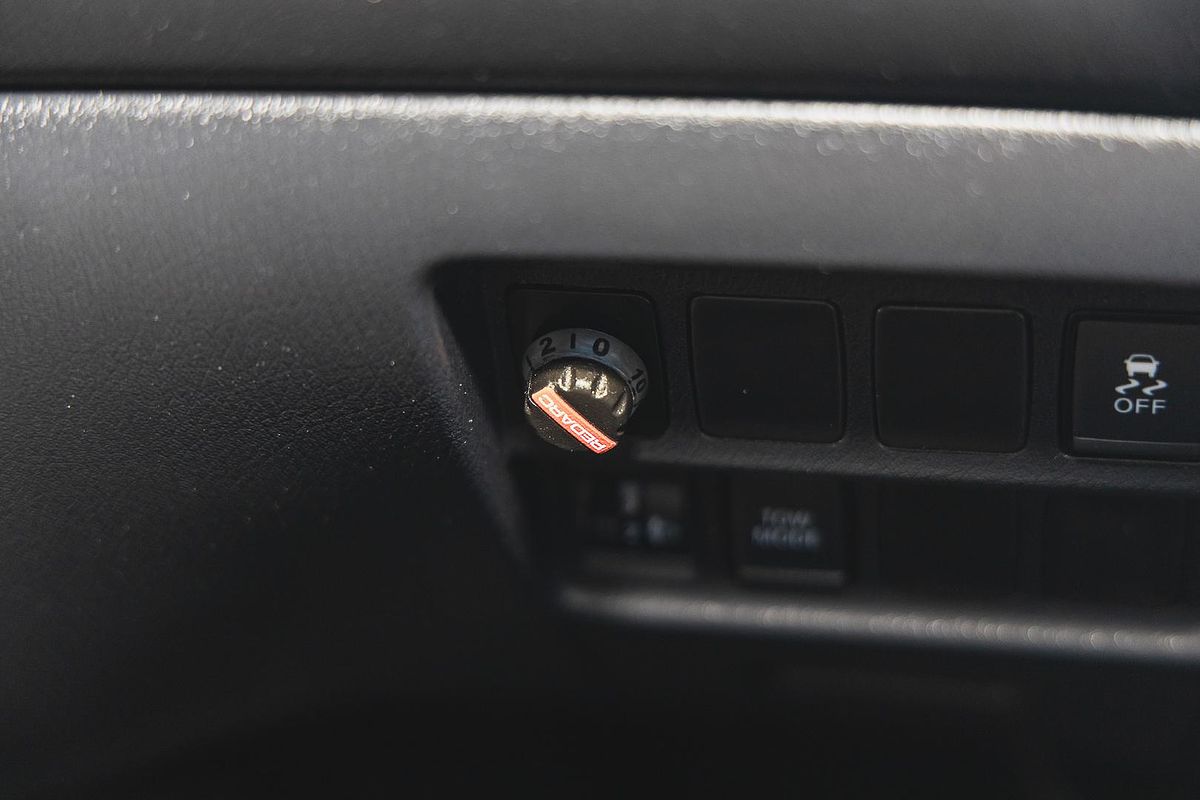 2016 Nissan Pathfinder ST R52