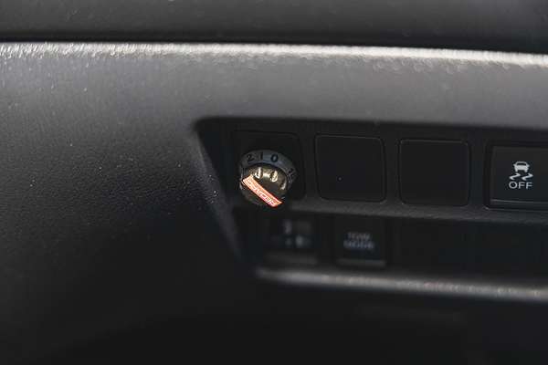 2016 Nissan Pathfinder ST R52