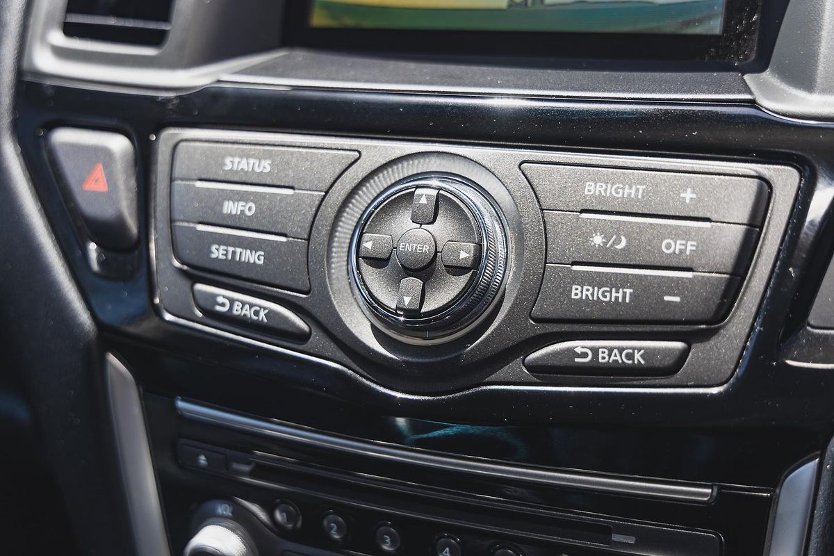 2016 Nissan Pathfinder ST R52