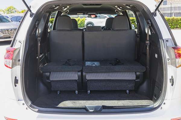 2017 Toyota Tarago GLi ACR50R