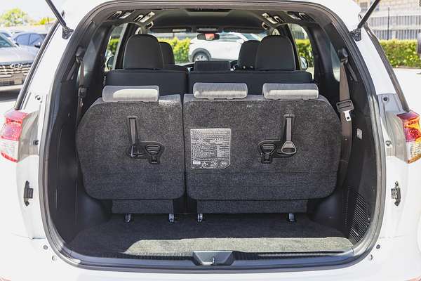 2017 Toyota Tarago GLi ACR50R