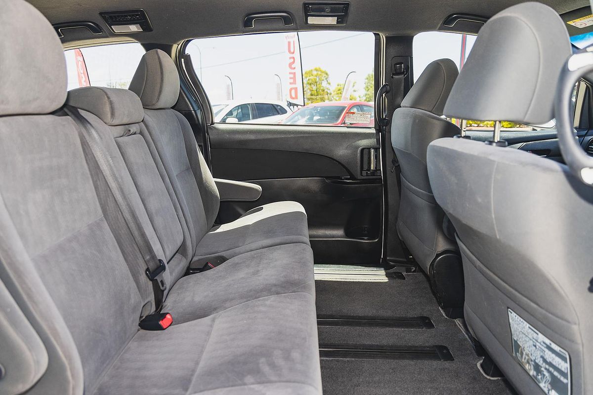 2017 Toyota Tarago GLi ACR50R