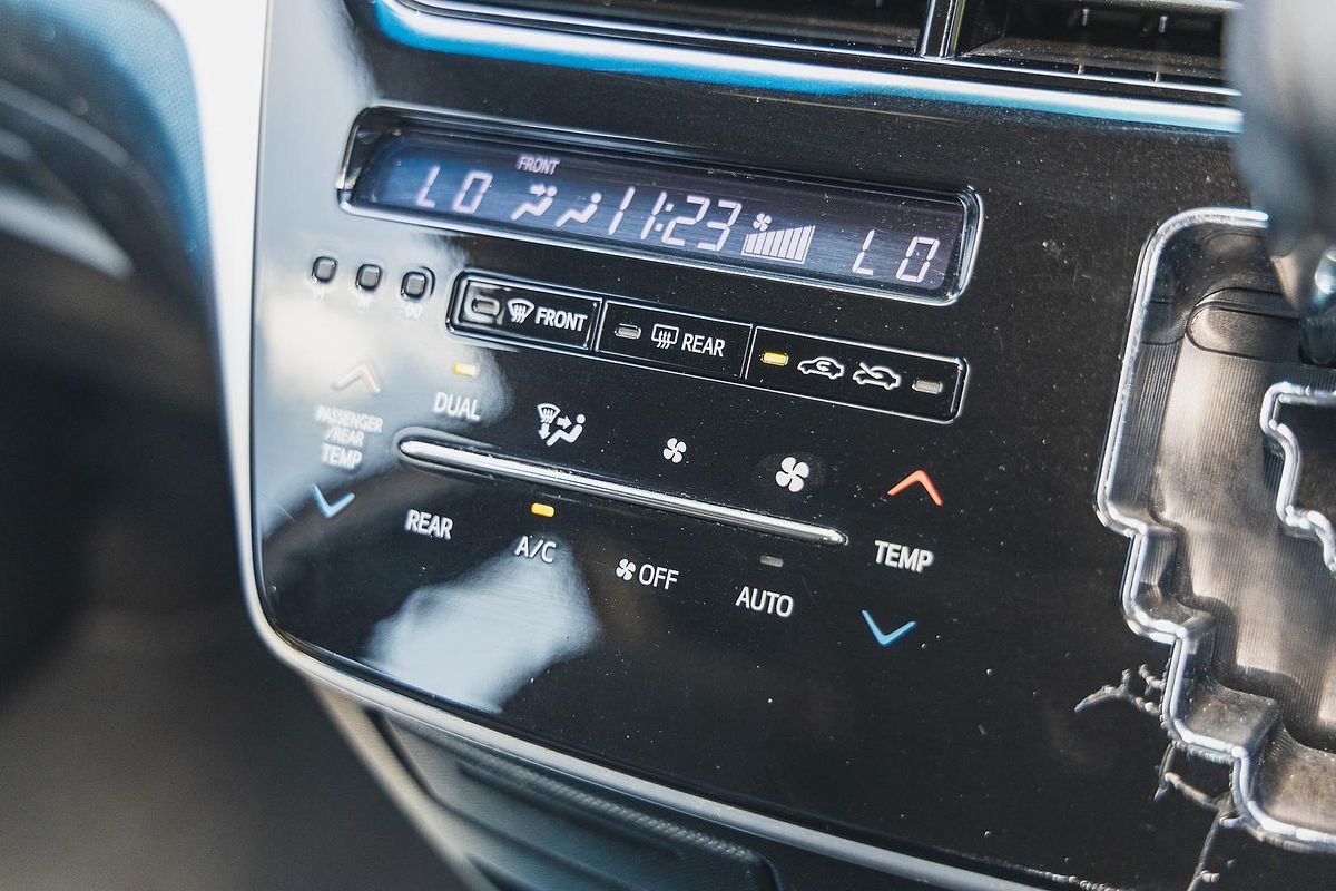 2017 Toyota Tarago GLi ACR50R