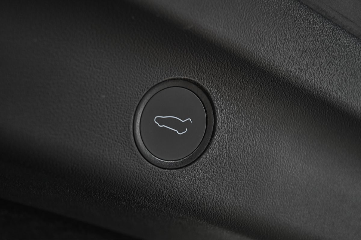 2023 Tesla Model Y Rear-Wheel Drive