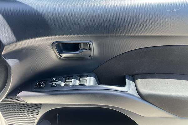 2010 Mitsubishi Outlander LS ZH